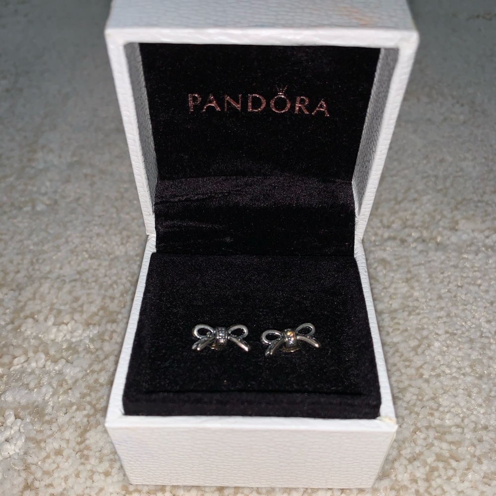 Pandora Earring